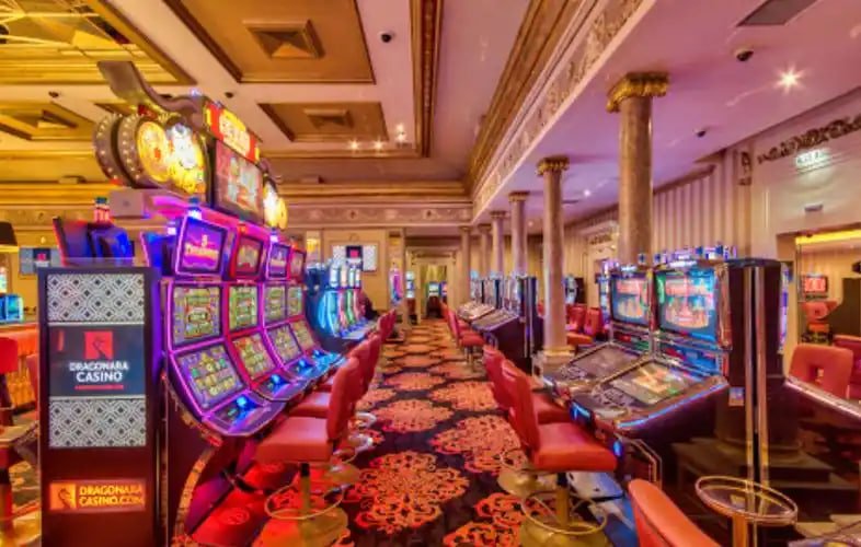 gamer 101 Diamond Empire Lobby Ka Saf Manzar